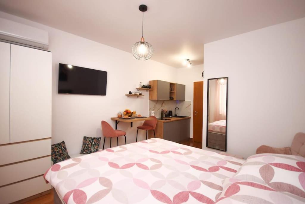 Apartment N&n Studio In *